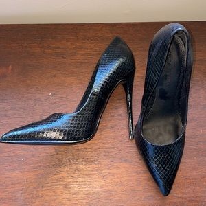 Black “snakeskin” stiletto.